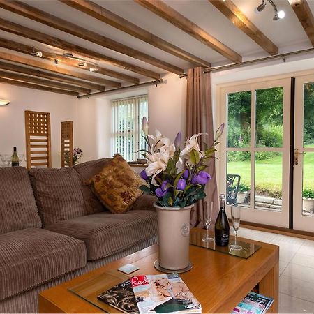 Finest Retreats - The Cottage - Luxury 1 Bed Cottage Rhydymwyn エクステリア 写真