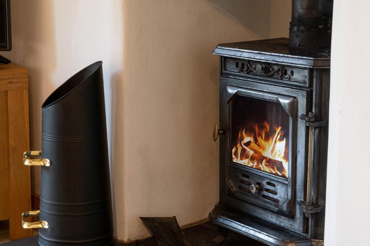 Finest Retreats - The Cottage - Luxury 1 Bed Cottage Rhydymwyn エクステリア 写真