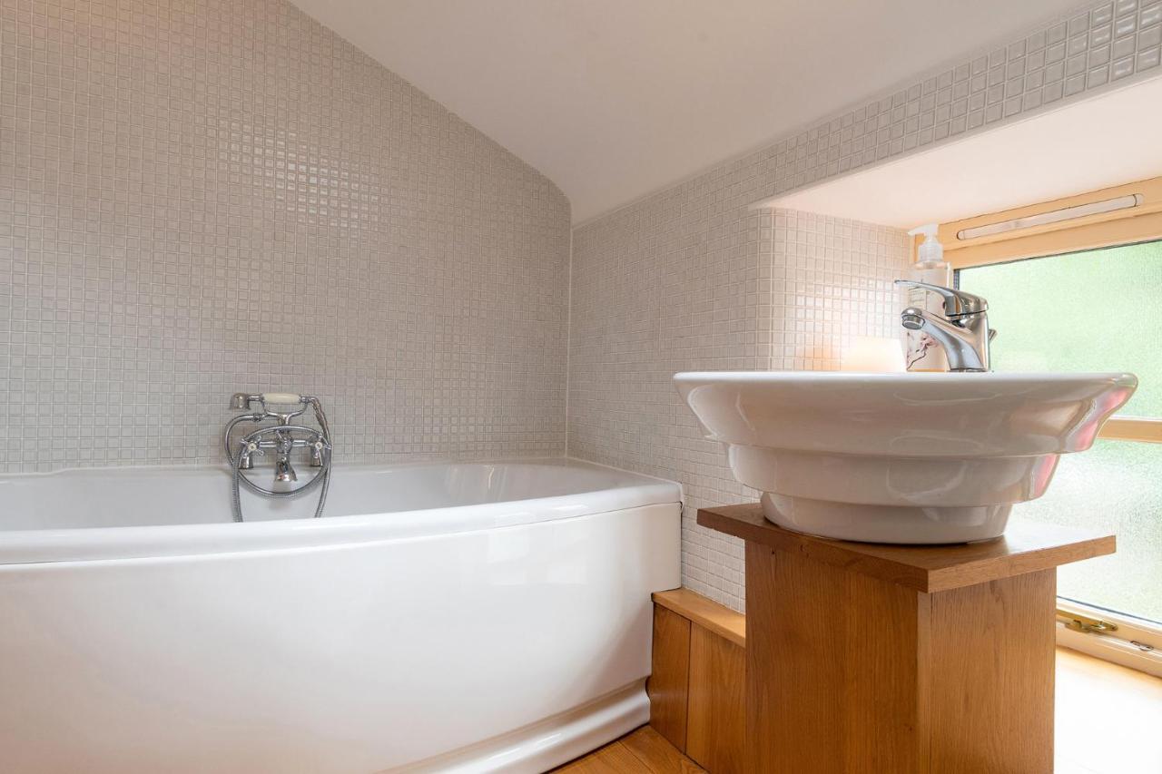 Finest Retreats - The Cottage - Luxury 1 Bed Cottage Rhydymwyn エクステリア 写真