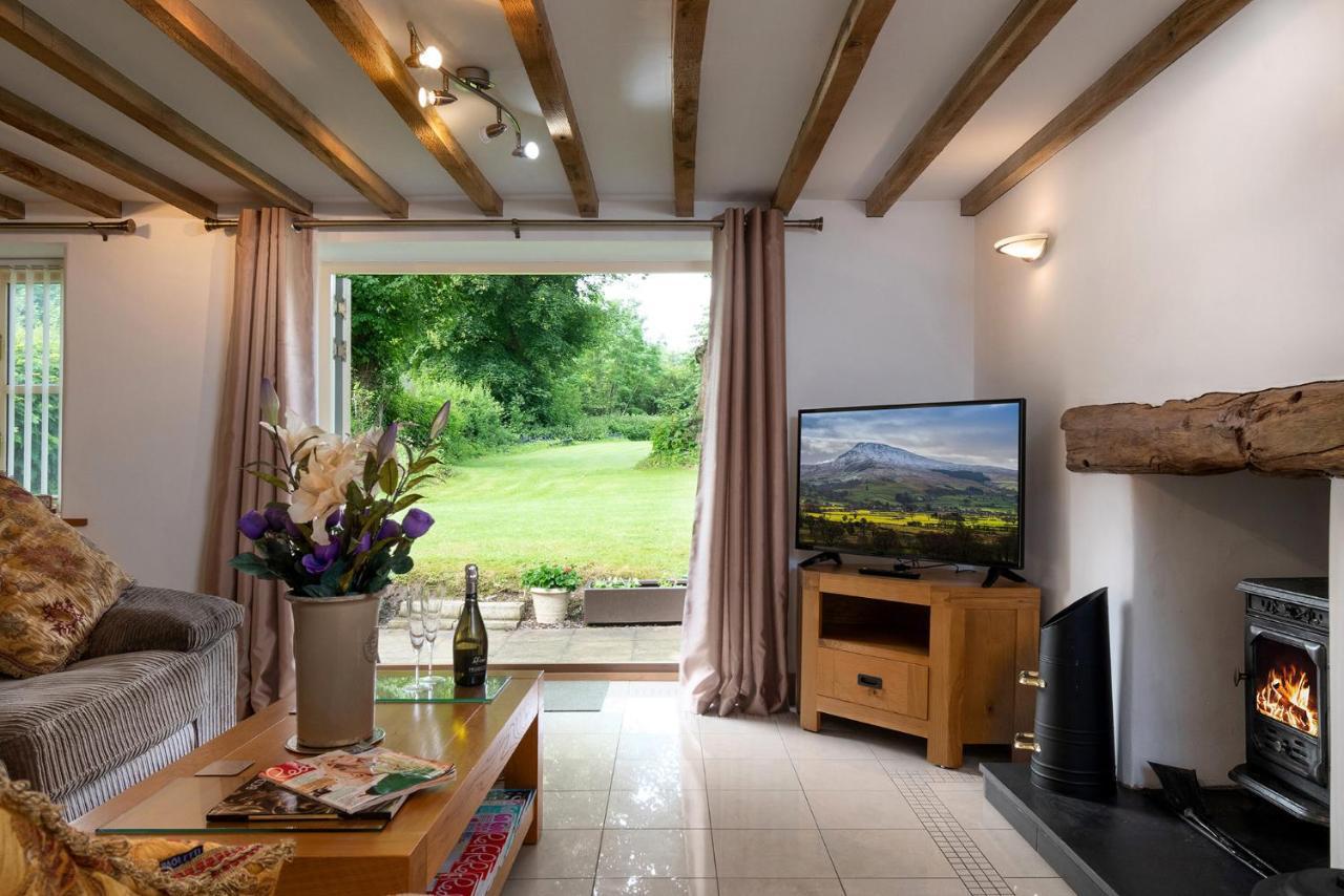Finest Retreats - The Cottage - Luxury 1 Bed Cottage Rhydymwyn エクステリア 写真